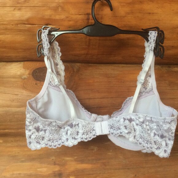 Fashion Bug Vintage Lavender Lacy Retro Style Feminine Underwire Bra Size 36B - Picture 2 of 4